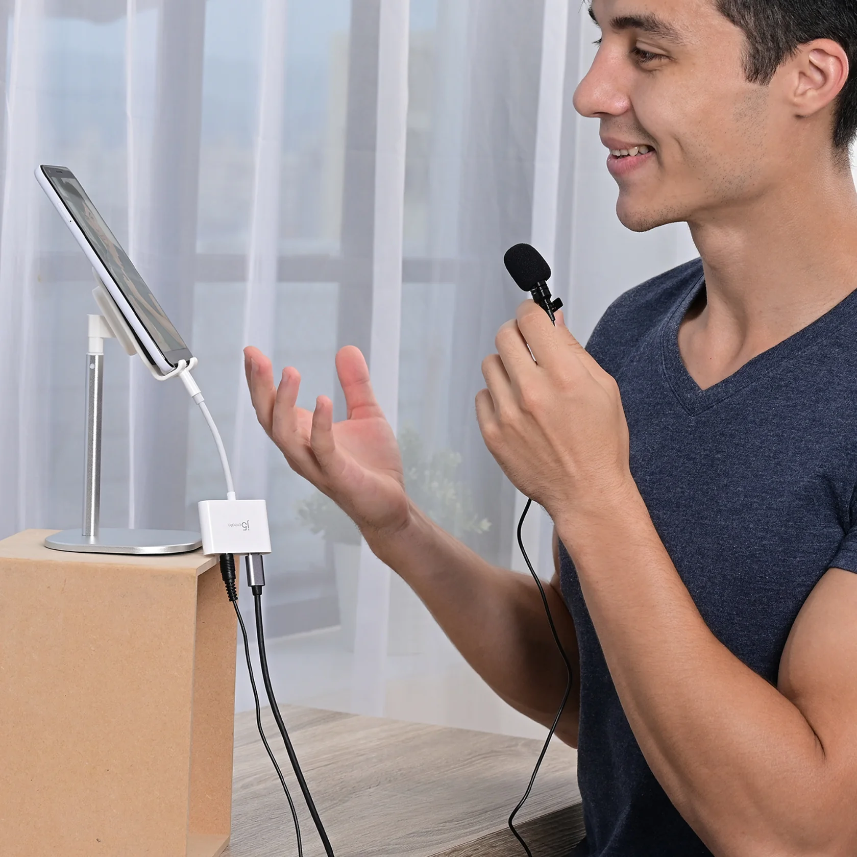 USB-C® to 3.5mm Audio Adapter with Power Delivery - Image 10