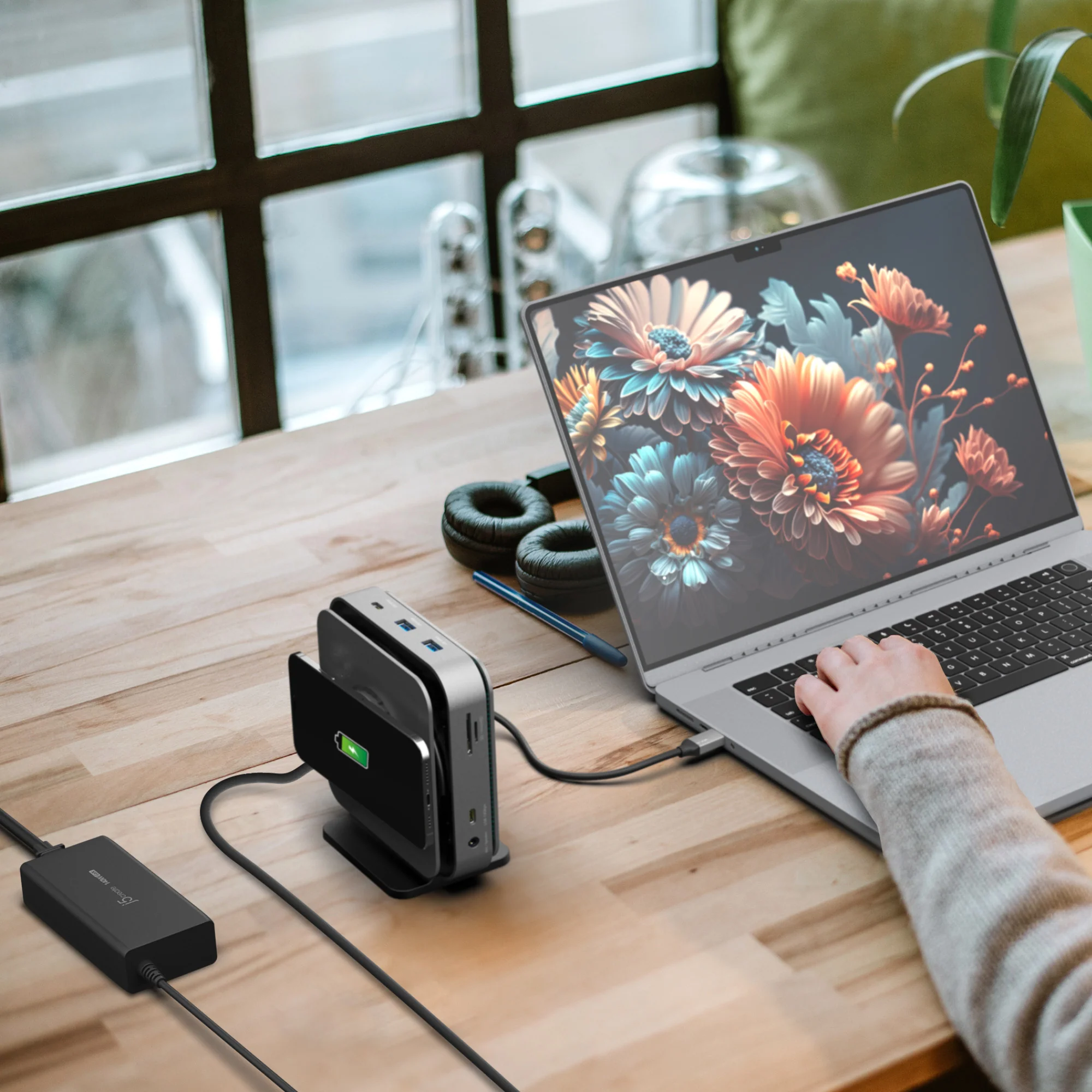 USB-C® Dock Dual 4K HDMI™ with 140W GaN PD 3.1 Power Adapter - Image 14