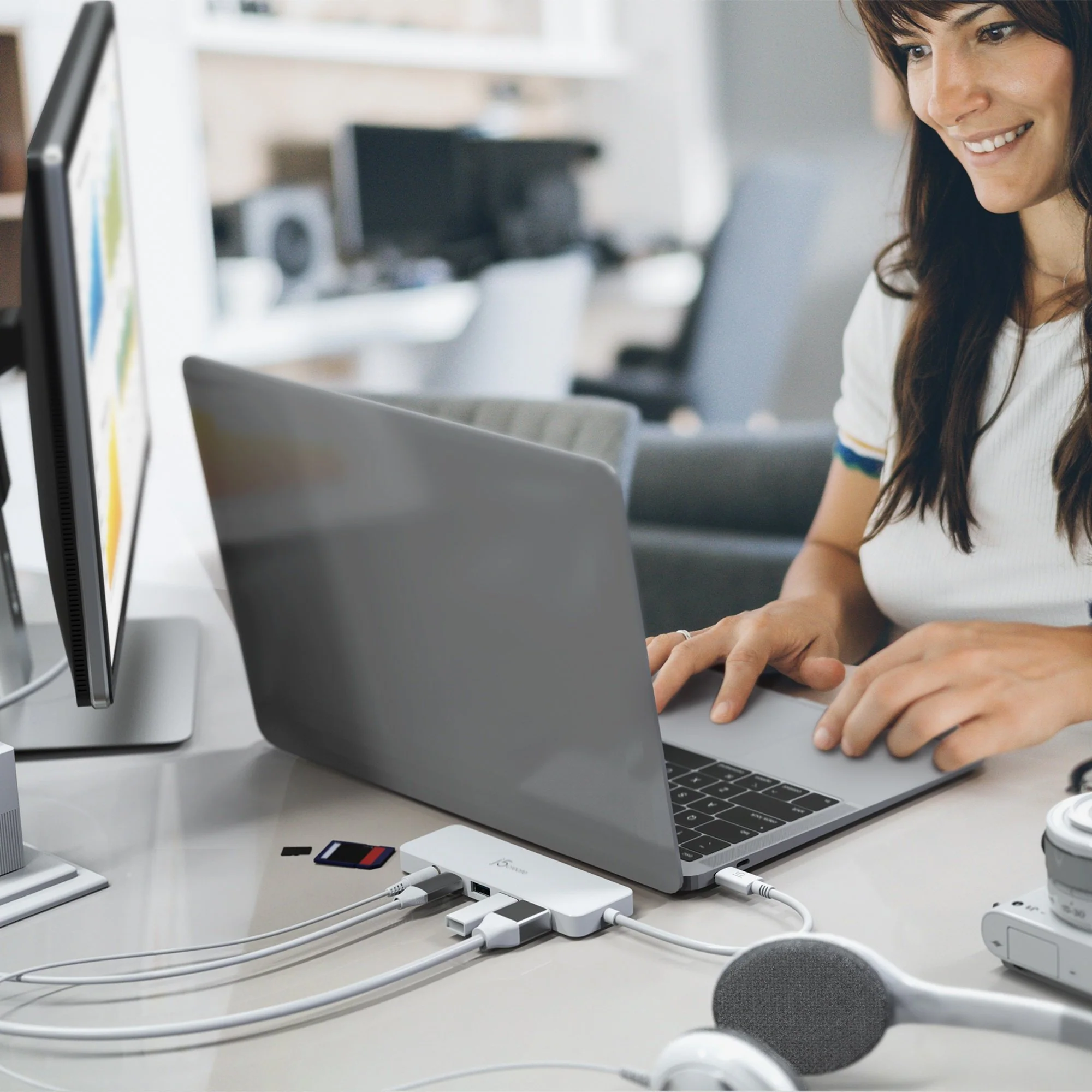 USB-C® Multi-Port Hub with Power Delivery - Image 6