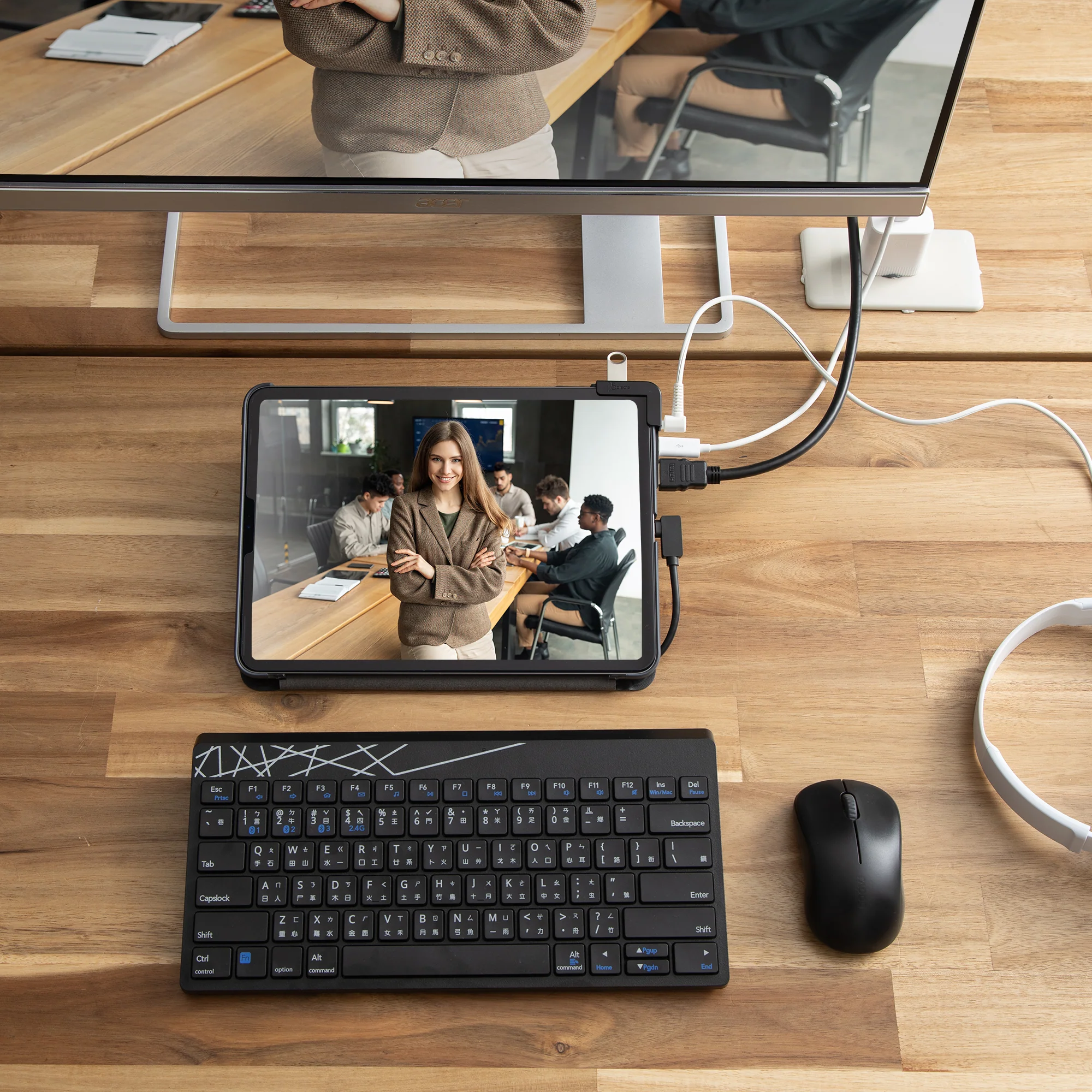 USB-C™ to 4K 60 Hz HDMI™ Travel Dock for iPad Pro® - Image 13
