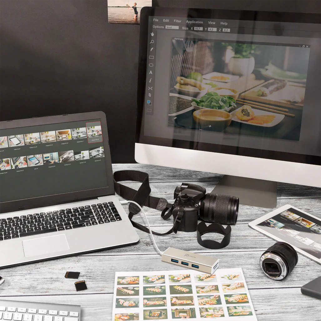 USB-C™ 3.1 3-Port HUB with SD™/microSD™ Card Reader - Image 4