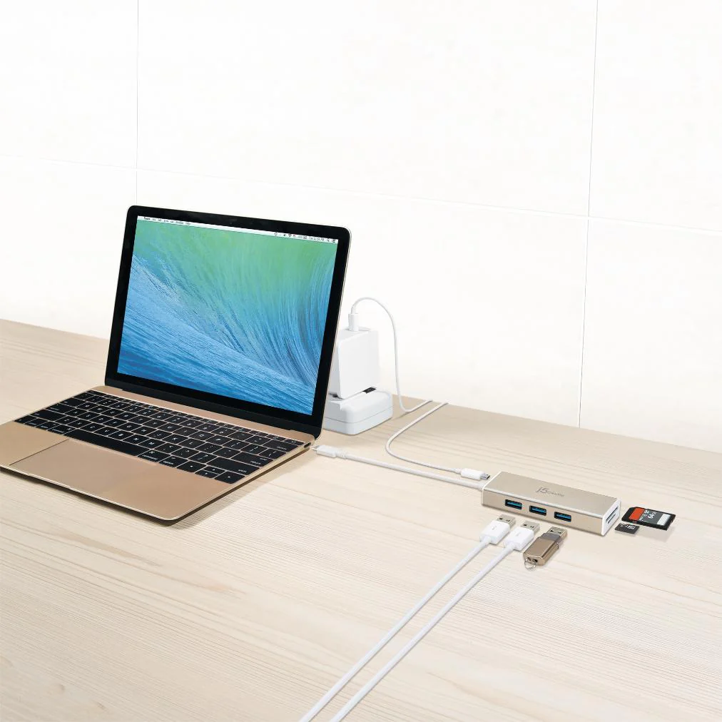 USB-C™ 3.1 3-Port HUB with SD™/microSD™ Card Reader - Image 5