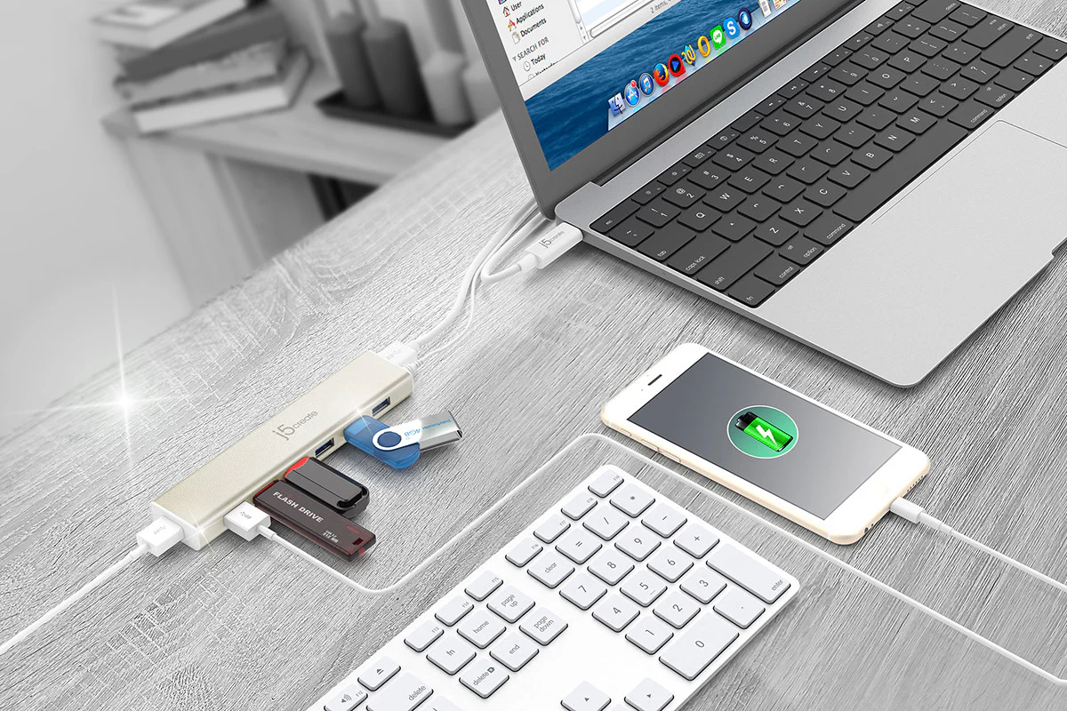 USB-C™ 7- Port Hub - Image 4