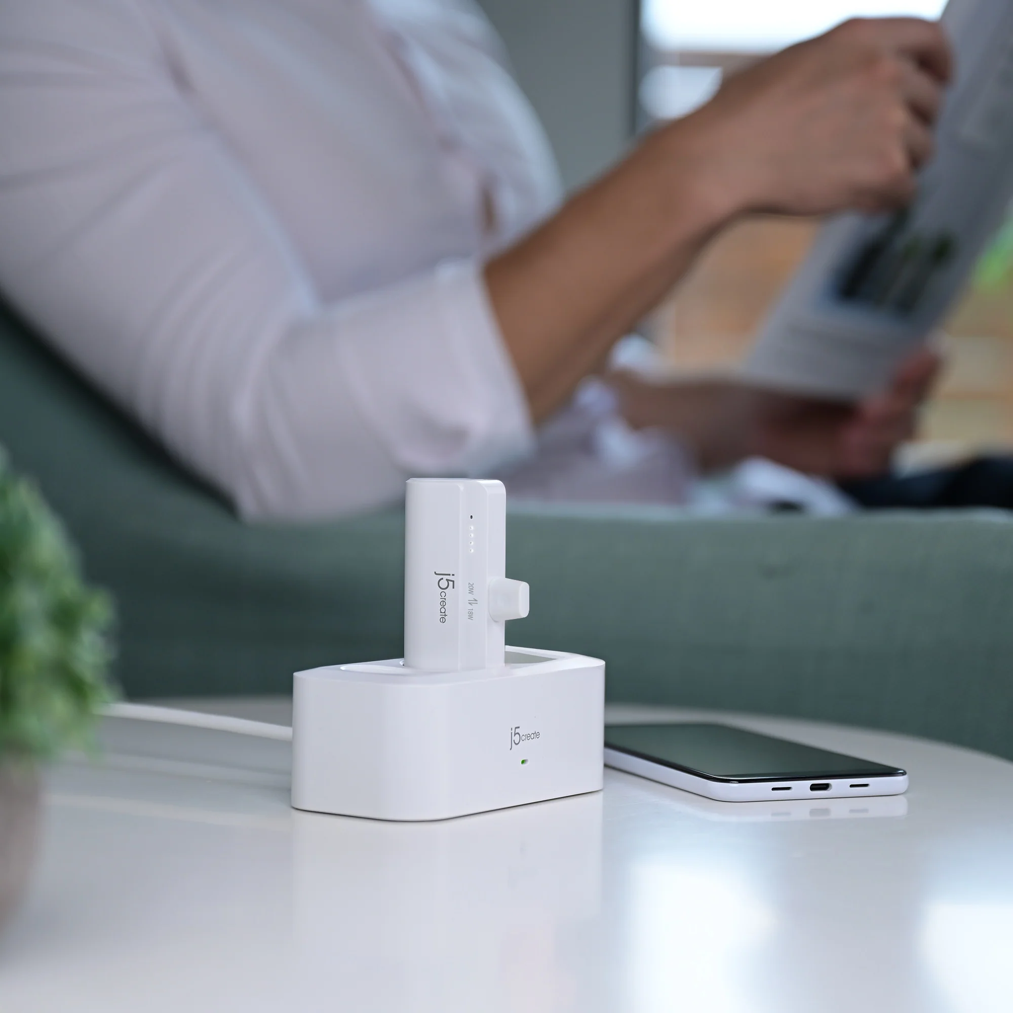 USB-C® Pocket Power Bank with Charging Station - Image 6