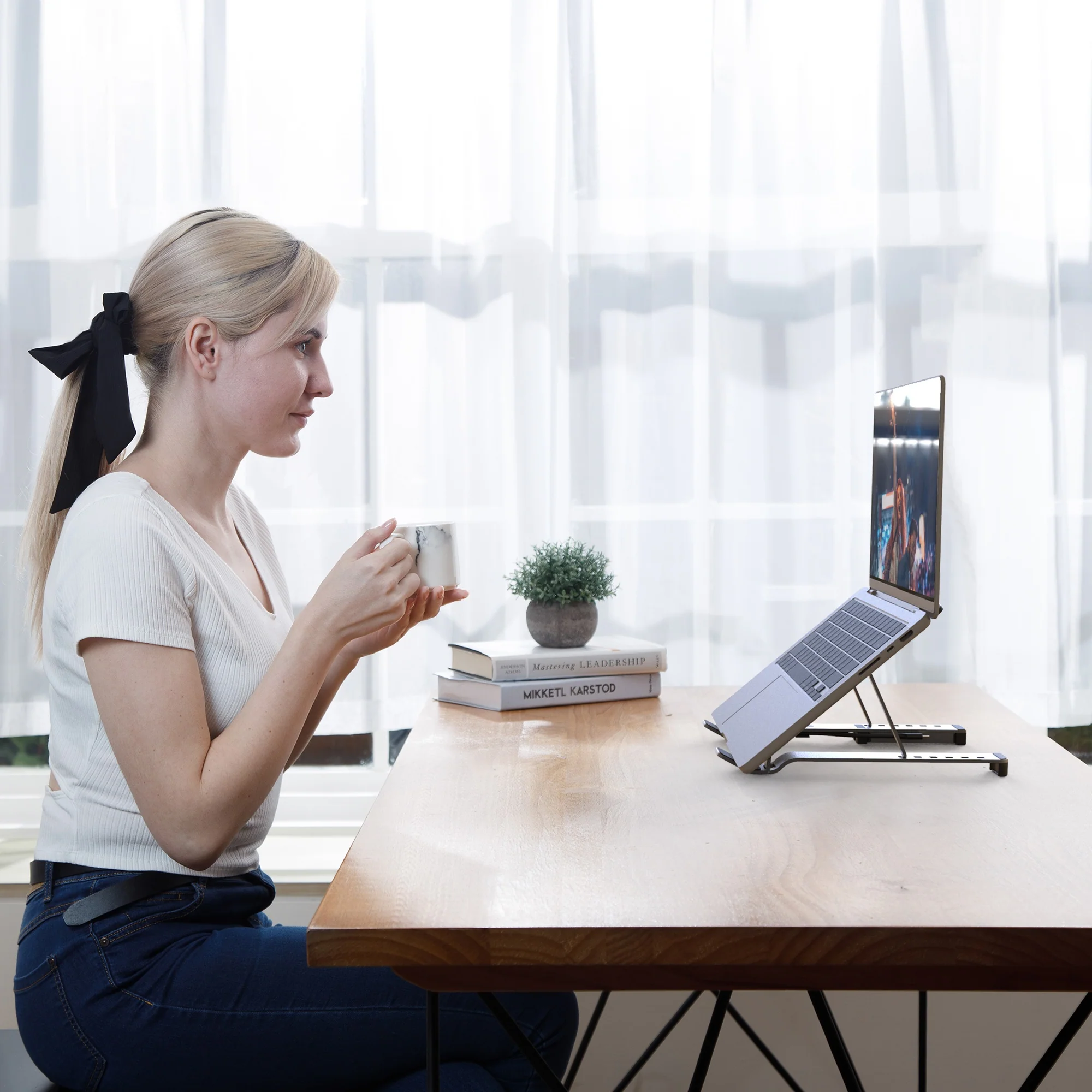 Laptop Stand with USB™ 4-Port Hub - Image 7