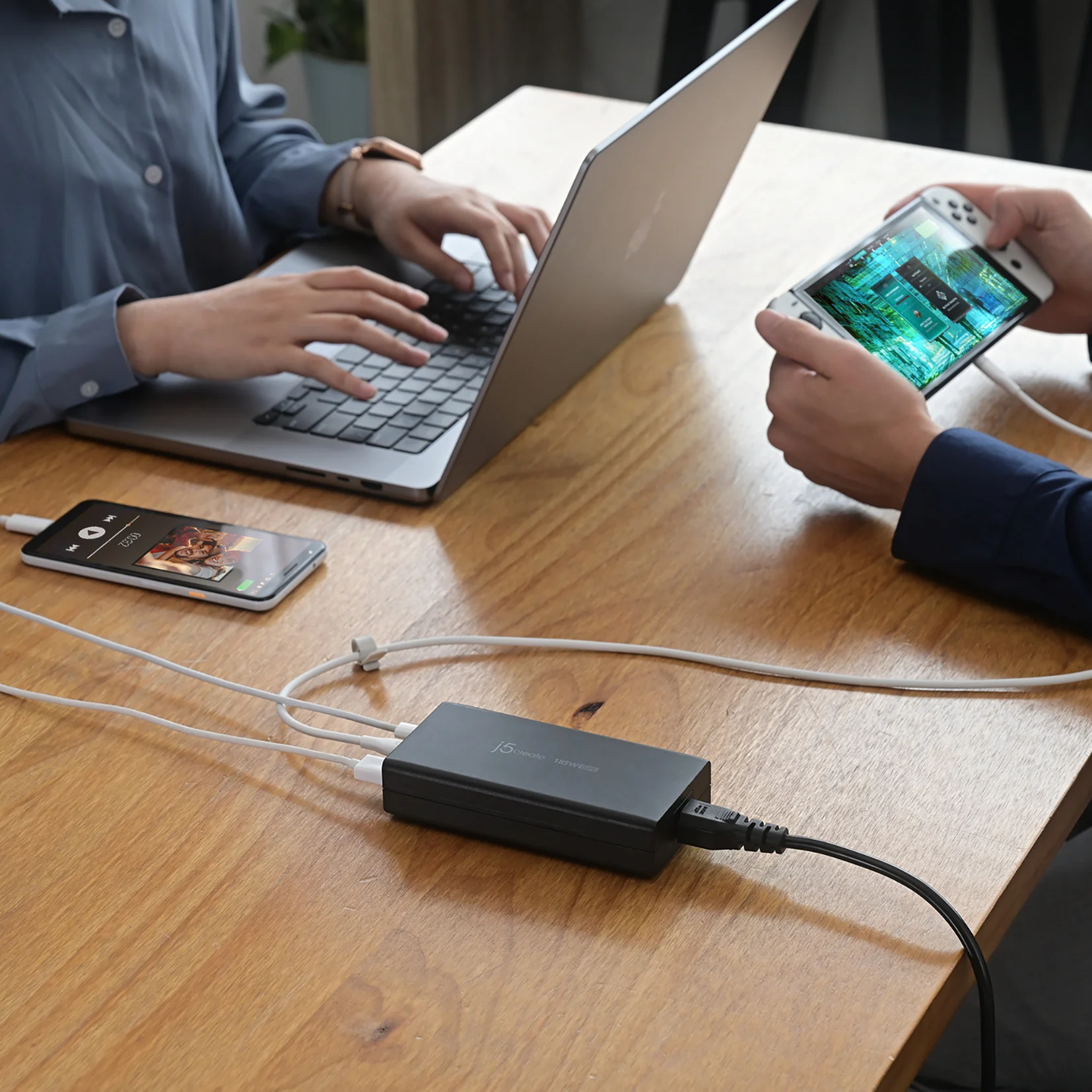 185W GaN PD 3.1 USB-C® 3-Port Charger - Image 8