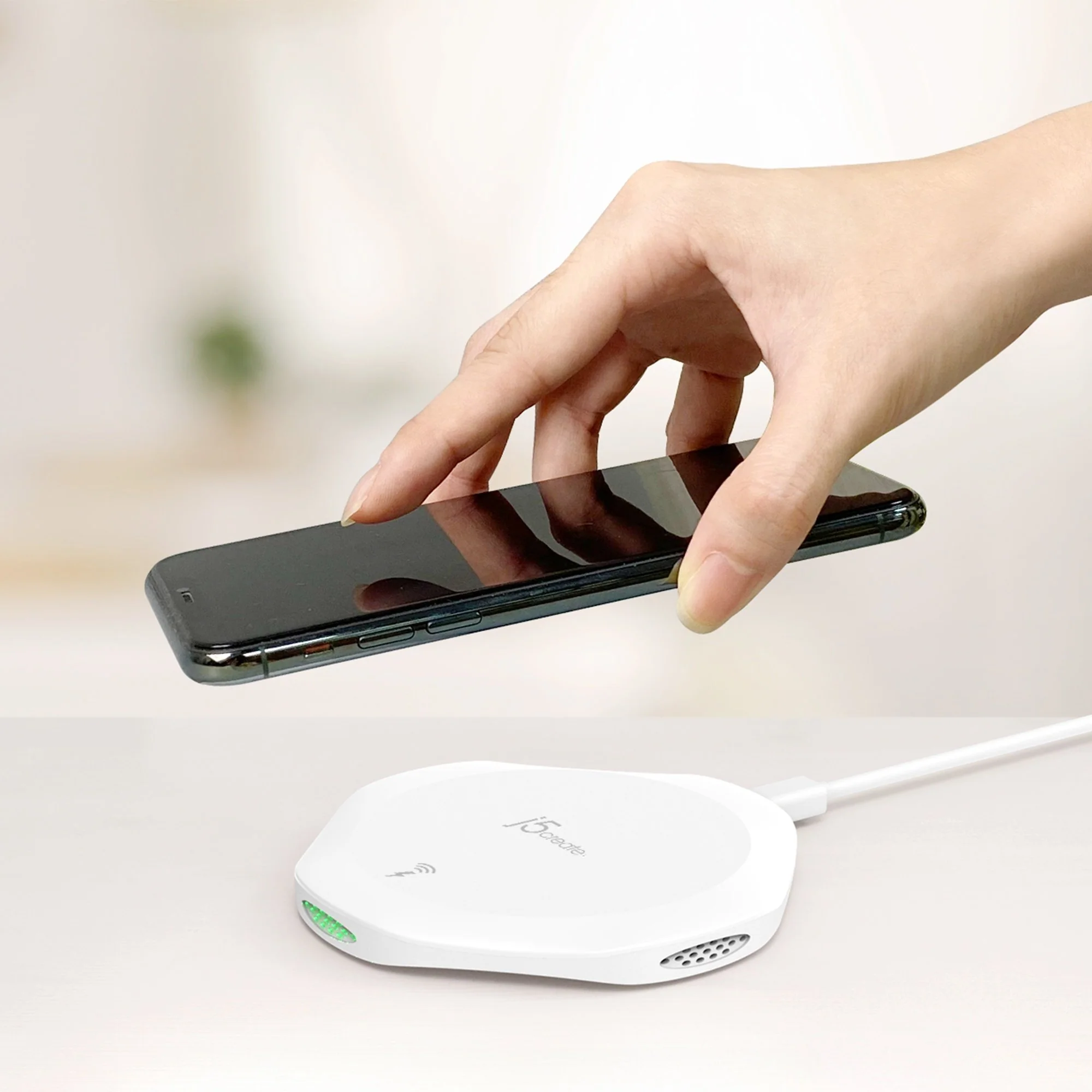Mightywave™ 10W Fast Wireless Charger with Heat Dissipation - Image 6