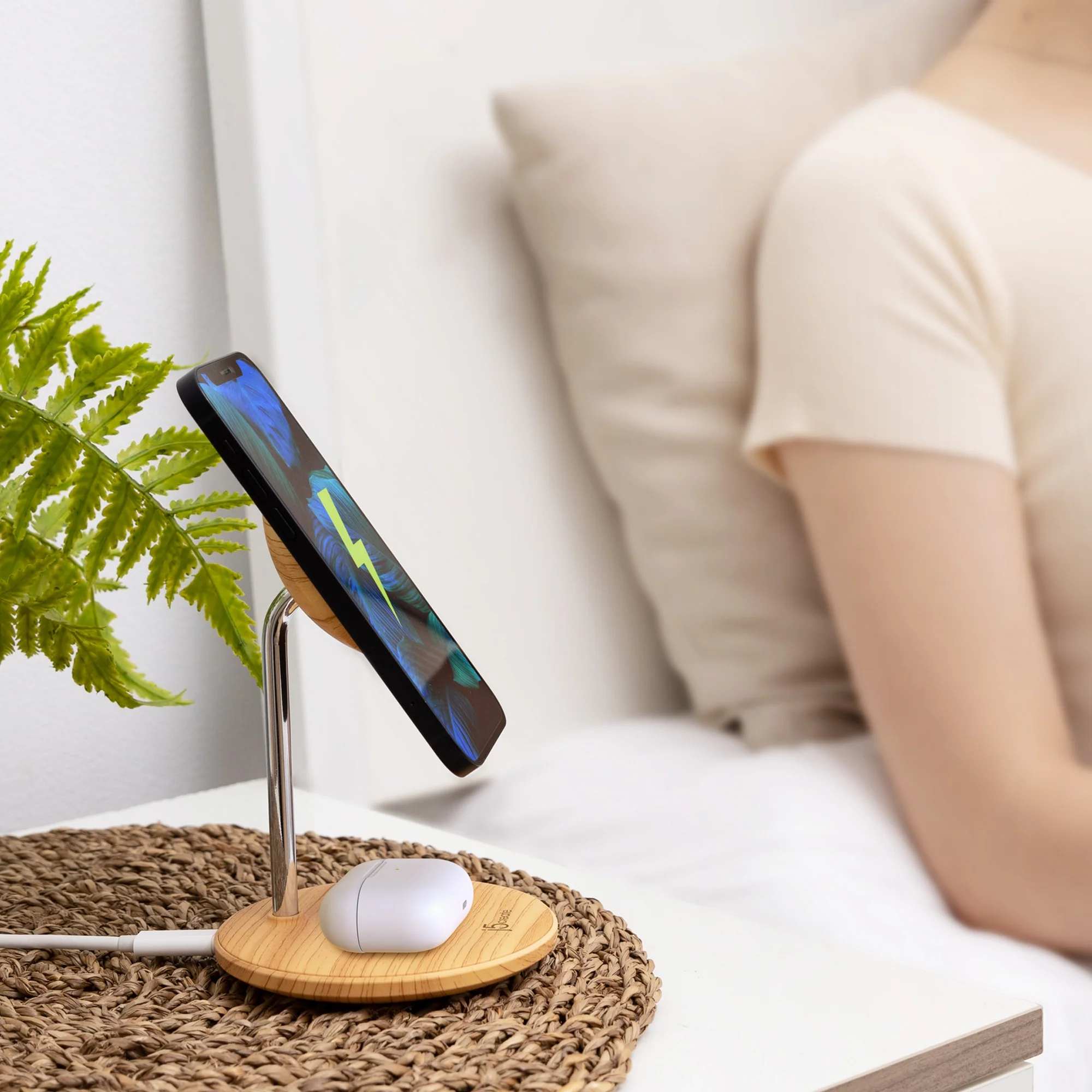 Wood Grain 2-in-1 Magnetic Wireless Charging Stand - Image 10