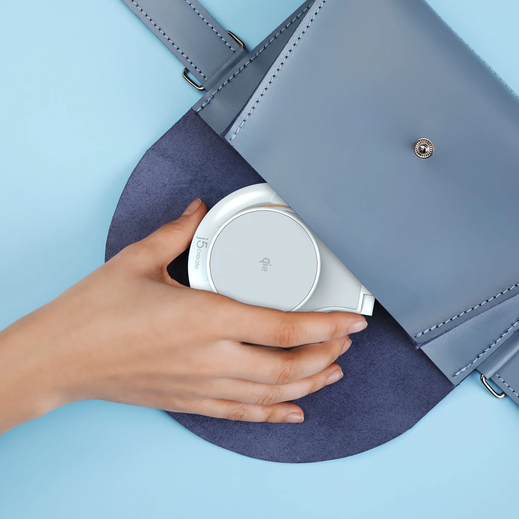 Qi2 2-in-1 Magnetic Foldable Wireless Charging Station - Image 11