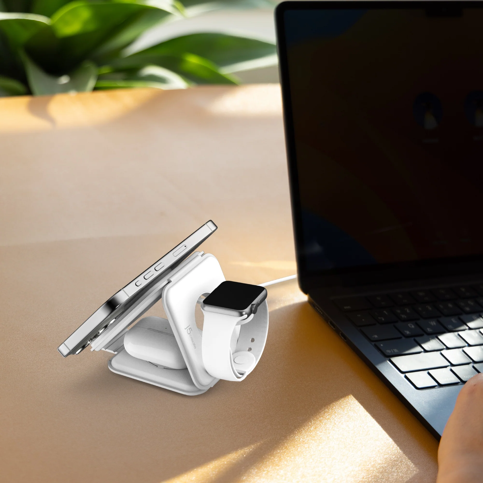 Qi2 3-in-1 Magnetic Travel Wireless Charging Station - Image 10